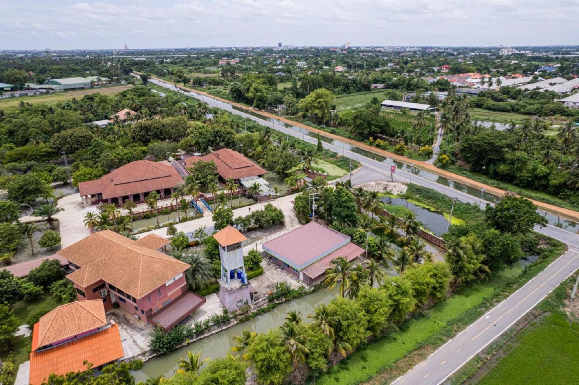 บุศยารีสอร์ต Hotel นครปฐม ภายนอก รูปภาพ