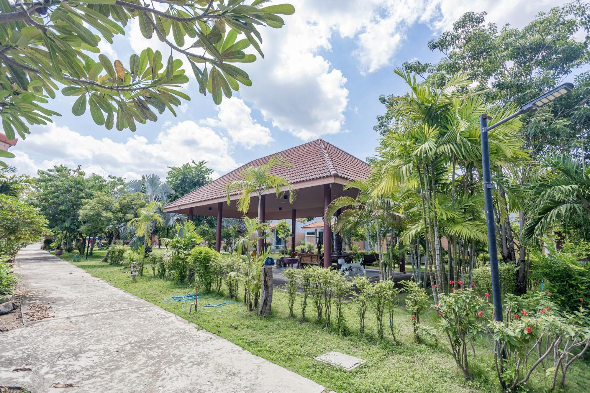 บุศยารีสอร์ต Hotel นครปฐม ภายนอก รูปภาพ
